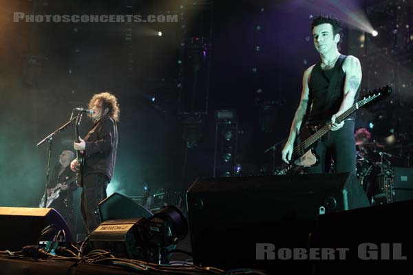 THE CURE - 2008-03-12 - PARIS - Bercy - Robert James Smith - Simon Jonathon Gallup - Paul Stephen Thompson